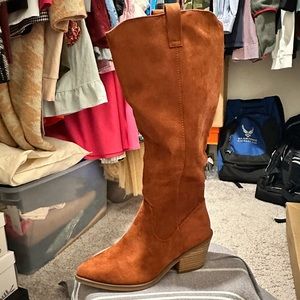 Universal Thread Suede Fall Boot!